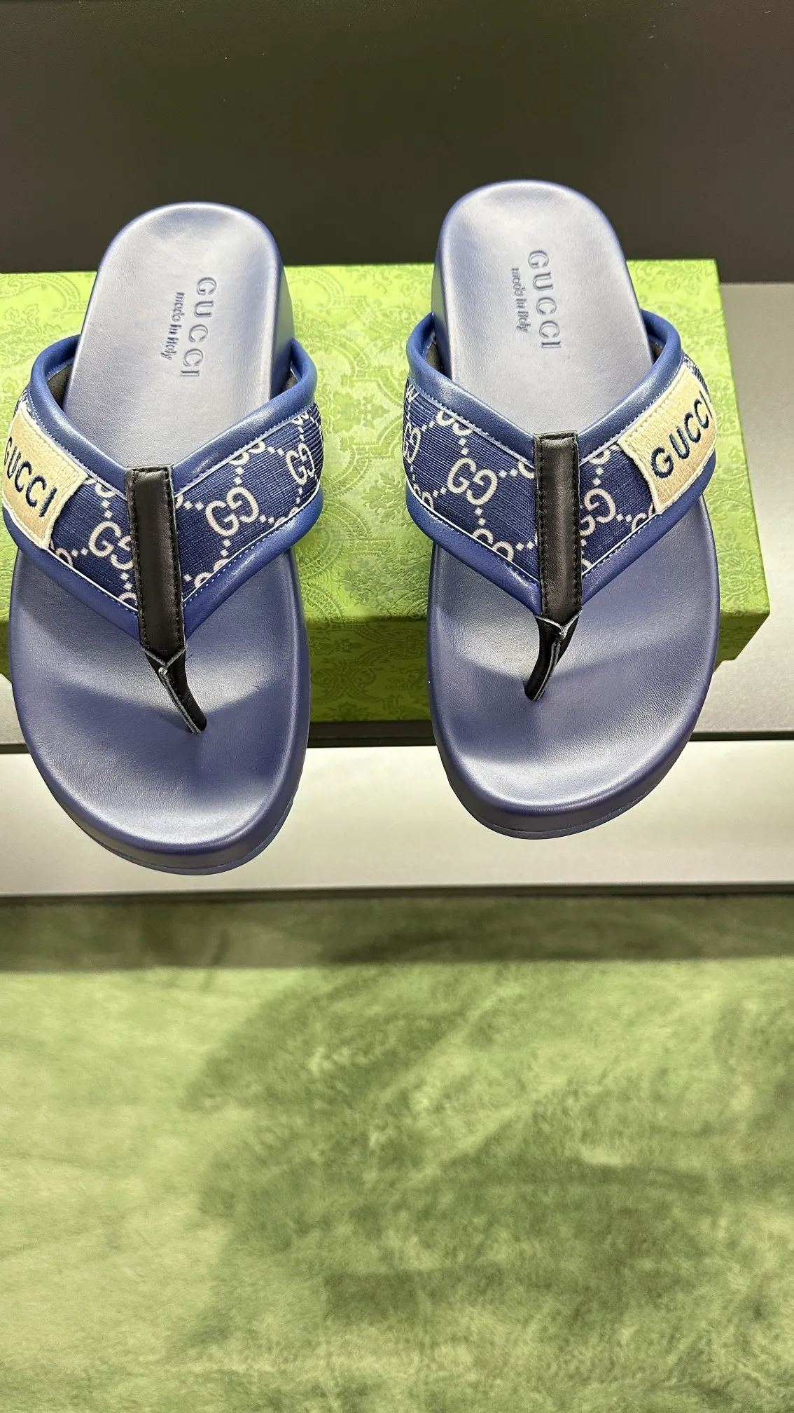 [G Family Couple Style] P: 300💰Female size 36~40 Men's size 39~45, (46. Custom-made Unisex GG slippers This slipper is made of GG polyester fiber and is decorated with a Gucci label on the front, adding a striking logo feel to the style. Beige GG recycled polyester fiber Unisex leather trim "Gucci Made in Italy" embroidered label Rubber sole Flat Made in Italy